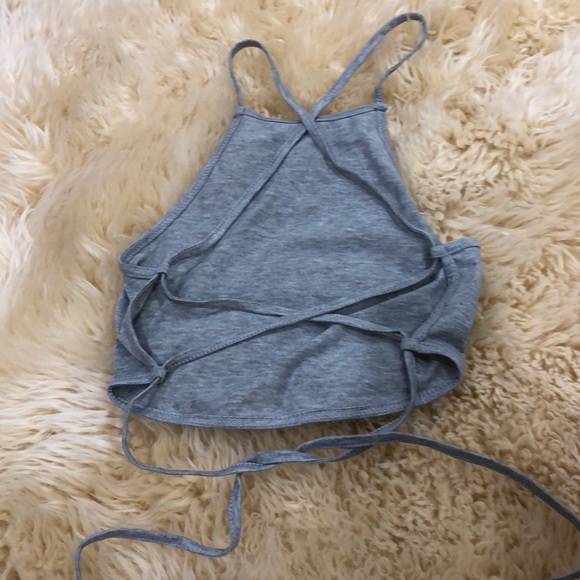 Open back cropped halter top - Picture 6 of 6